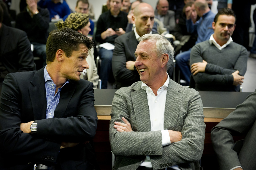 Kort geding Cruijff en jeugdtrainers tegen Ajax