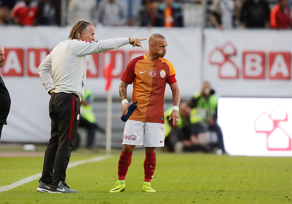 GOTHENBURG, SWEDEN - JULY 30: Jan Olde Riekerink, head coach of Galatasaray and Wesley Sneijder of Galatasaray during the pre-season Friendly between Manchester United and Galatasaray at Ullevi on July 30, 2016 in Gothenburg, Sweden. (Photo by Nils Petter Nilsson/Ombrello via Getty Images)