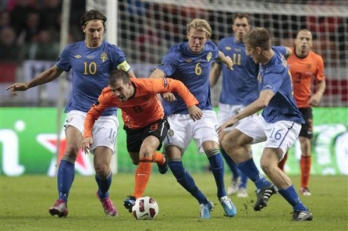 Rafael van der Vaart of the Netherlands, center, is challenged by Zlatan Ibrahimovic, Ola Toivonen, and Pontus Wernbloom of Sweden during their Euro 2012 Group E qualifying soccer match at ArenA stadium in Amsterdam, Netherlands, Tuesday Oct. 12, 2010. The Dutch won the match with a 4-1 score. (AP Photo/Peter Dejong)