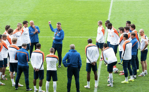 Holland coach: 'Memphis Depay and Robin van Persie had training spat', Memphis  Depay