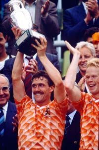 1988 anti-hero, Berry van Aerle | Dutch Soccer / Football site – news and  events