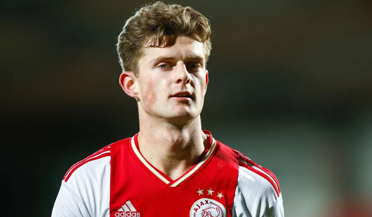 Two Ajax defenders undergo surgery and miss the rest of the season